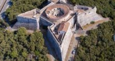 Fort Carré